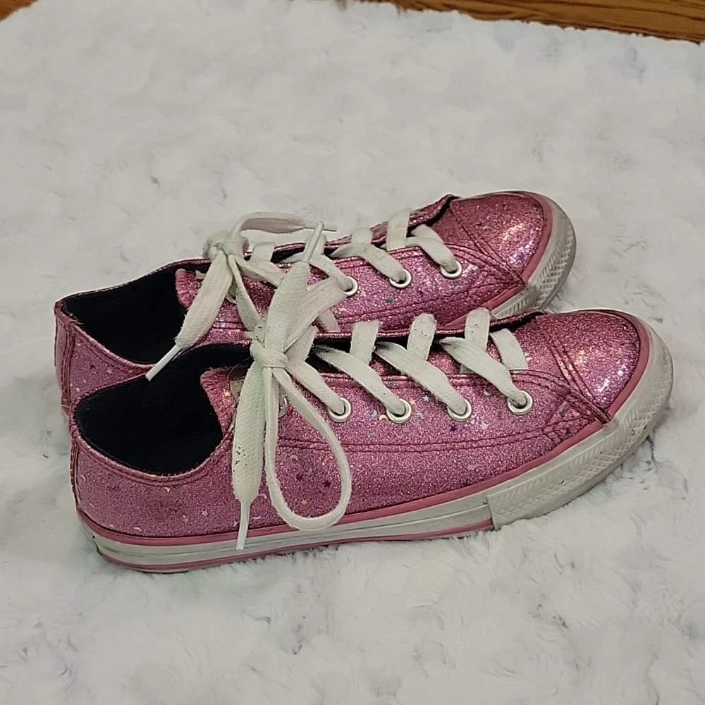 Converse Low Top Sneakers, Pink Sparkley, Girls Size 3, Great Condition!
